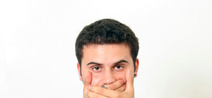 Опрос: Чаще всего украинцы матерятся на улице, на работе и в общественных заведениях