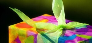 Девушки предпочитают поход в СПА и сердце из свечей под окном 