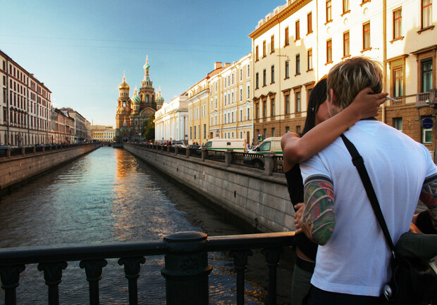 Романтическими места делают сами влюбленные. Фото с сайта sxc.hu.