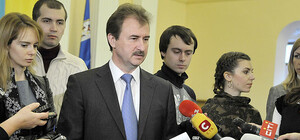 Киеврада страшна в любви – чиновники дергают дам за косы и поедают их глазами