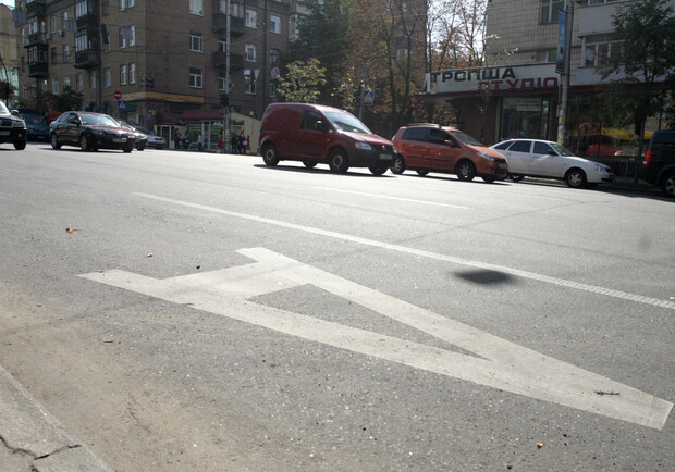 "Киевавтодор" определил самые разбитые дороги. Фото Артема Пастуха