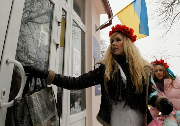 Двух активисток "упекли" за решетку. Фото FEMEN