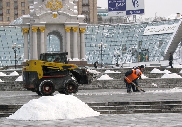 В Киеве на этой неделе было снежно, футбольно и весело. Фото Ольги Кромченко.