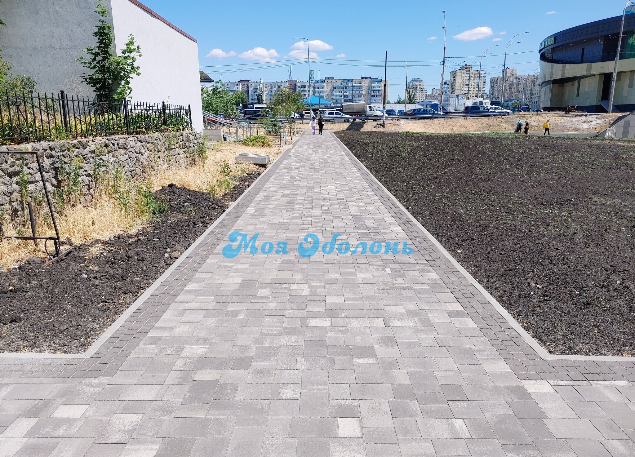 В Киеве обустраивают сквер на улице Героев Днепра -