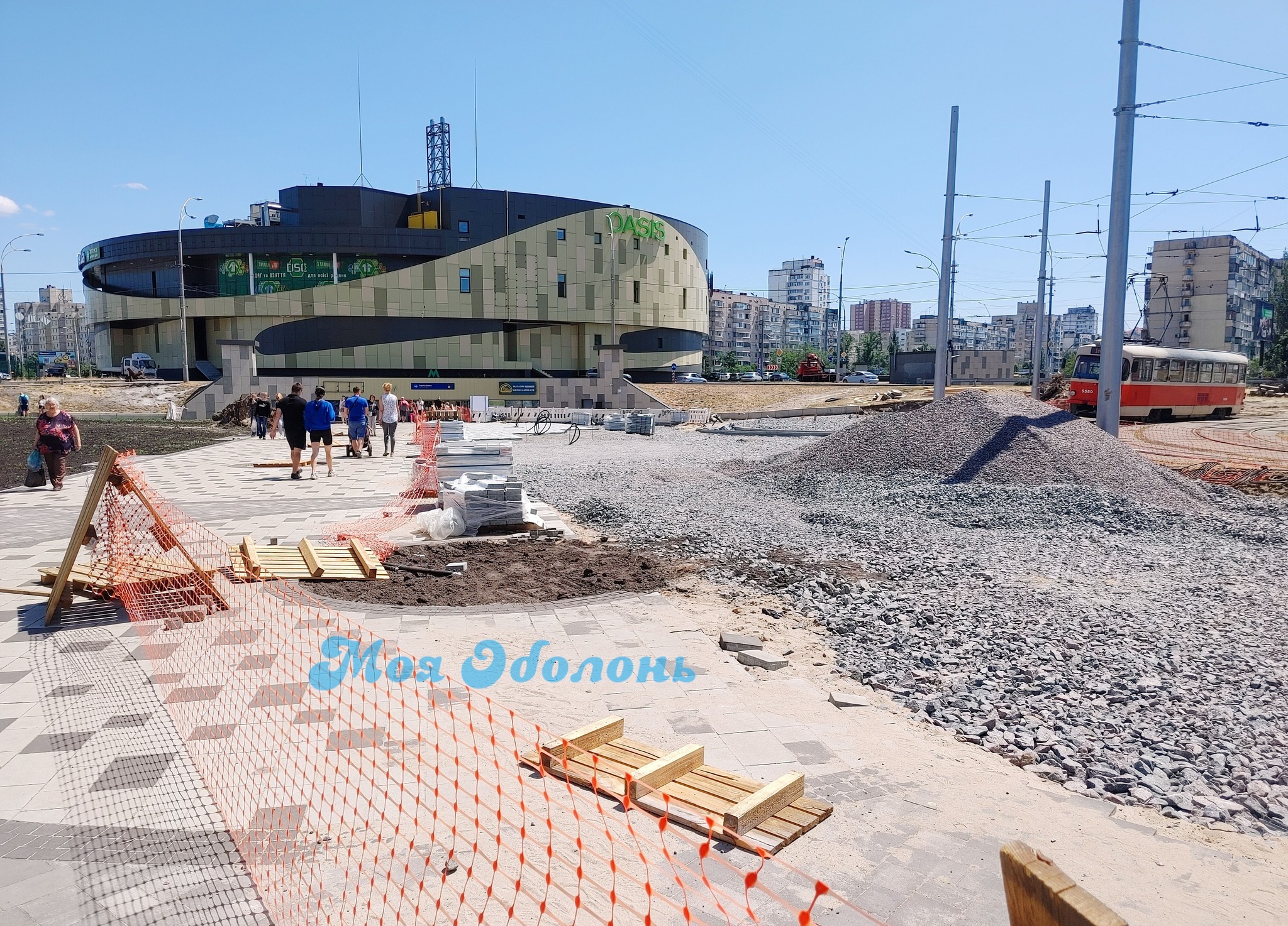 В Киеве обустраивают сквер на улице Героев Днепра -