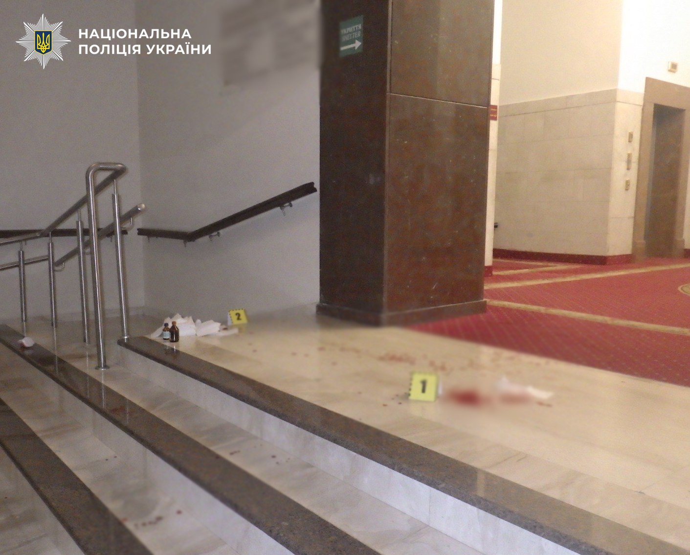 В центре Киева мужчина устроил поножовщину в гостинице.