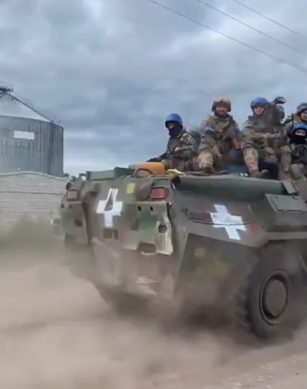 Также кресты рисуют на военной технике -