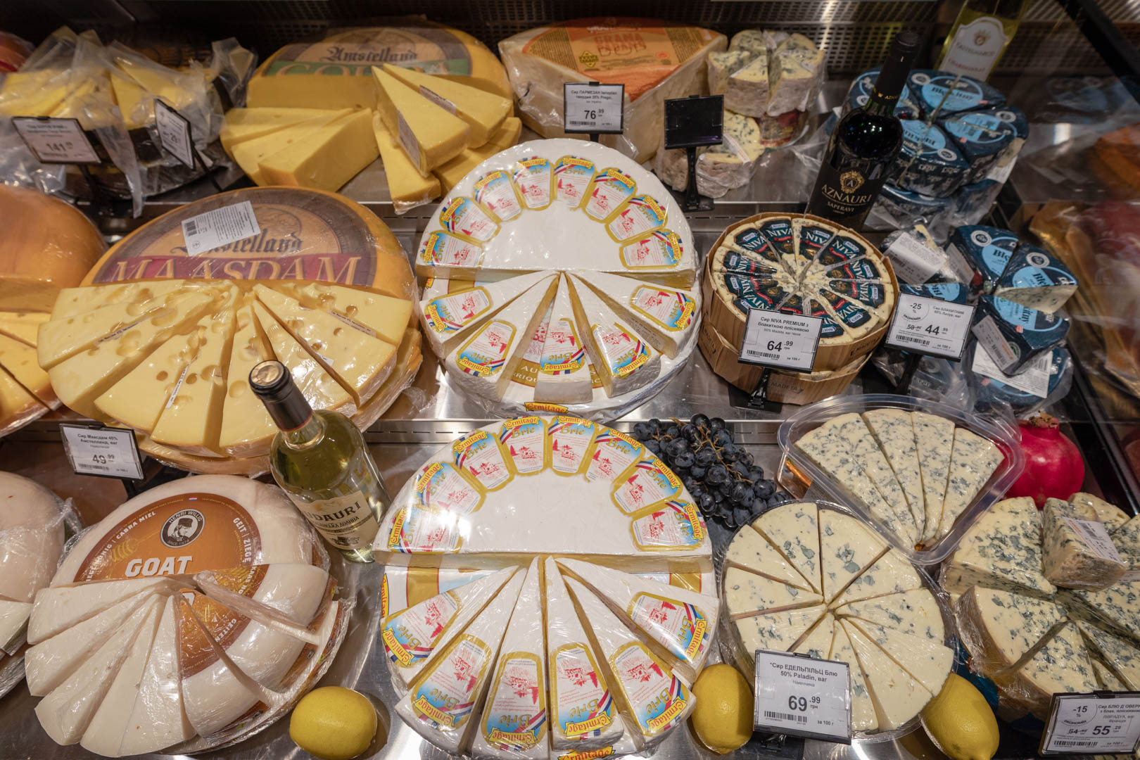 Вибір сирів у VARUS