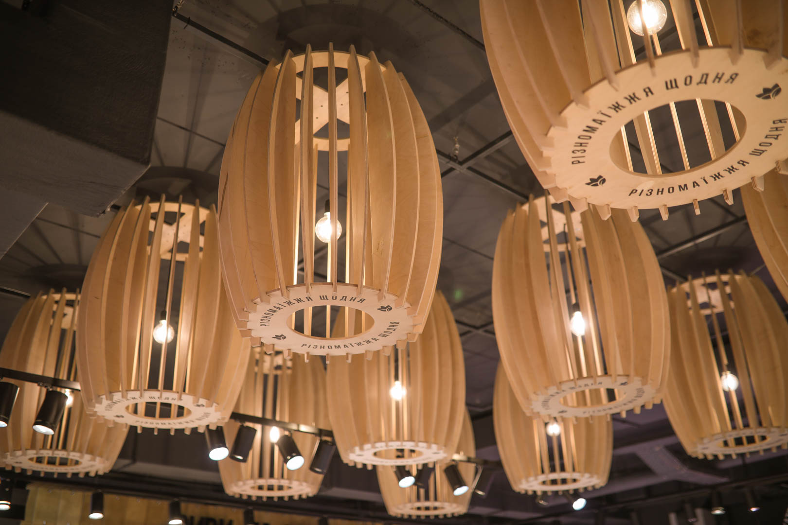 Інтер'єр у супермаркеті VARUS