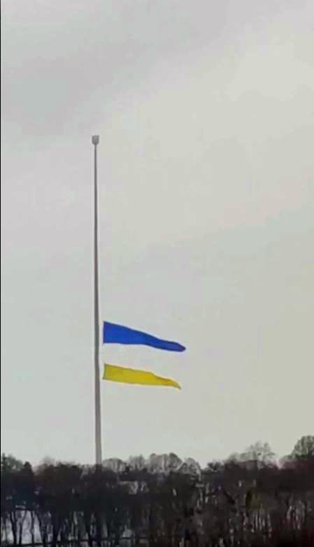 У Києві вітер пошкодив найбільший прапор України -