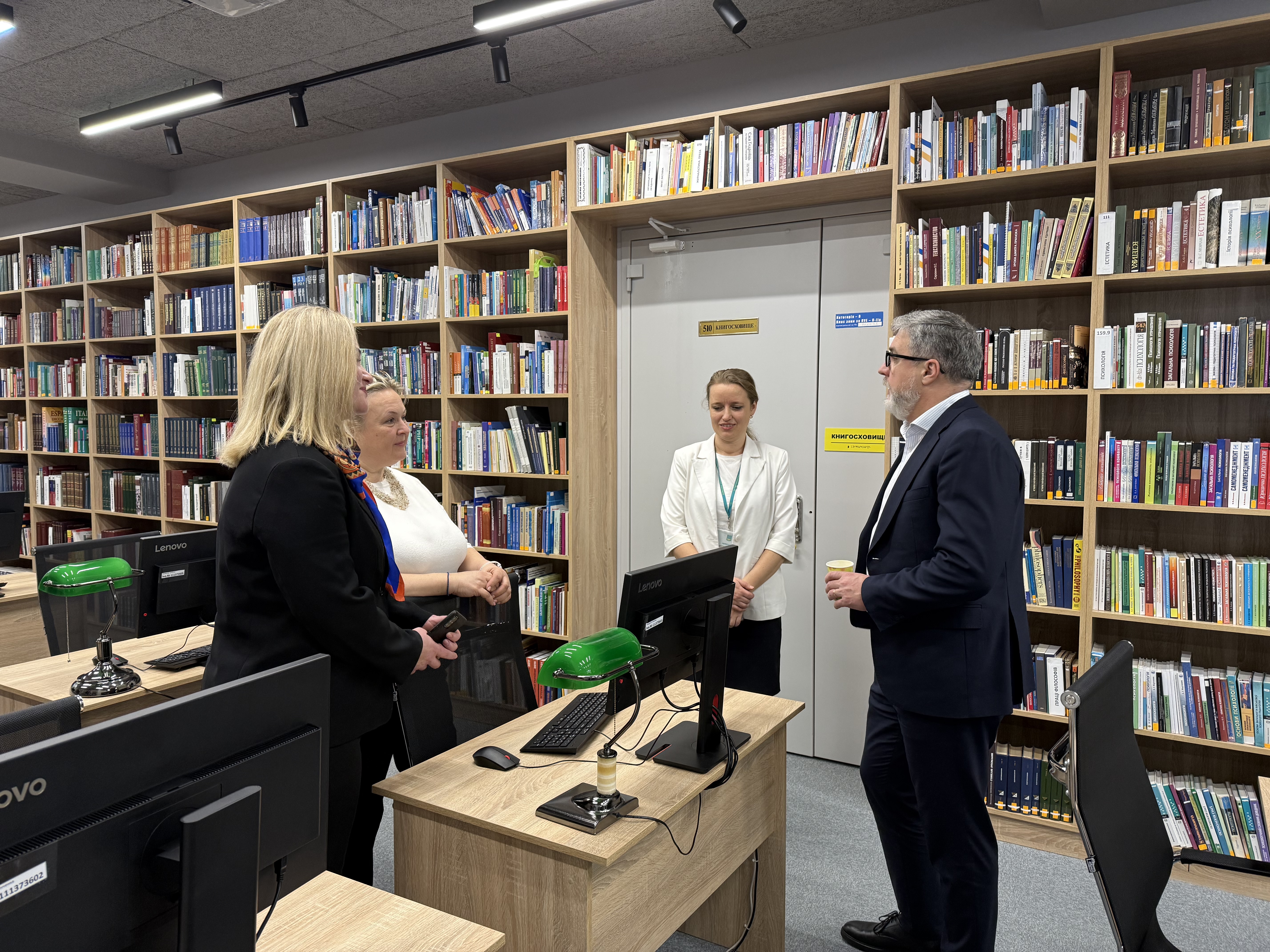 В Киеве в университете Гринченко открыли обновлённую безбарьерную библиотеку.