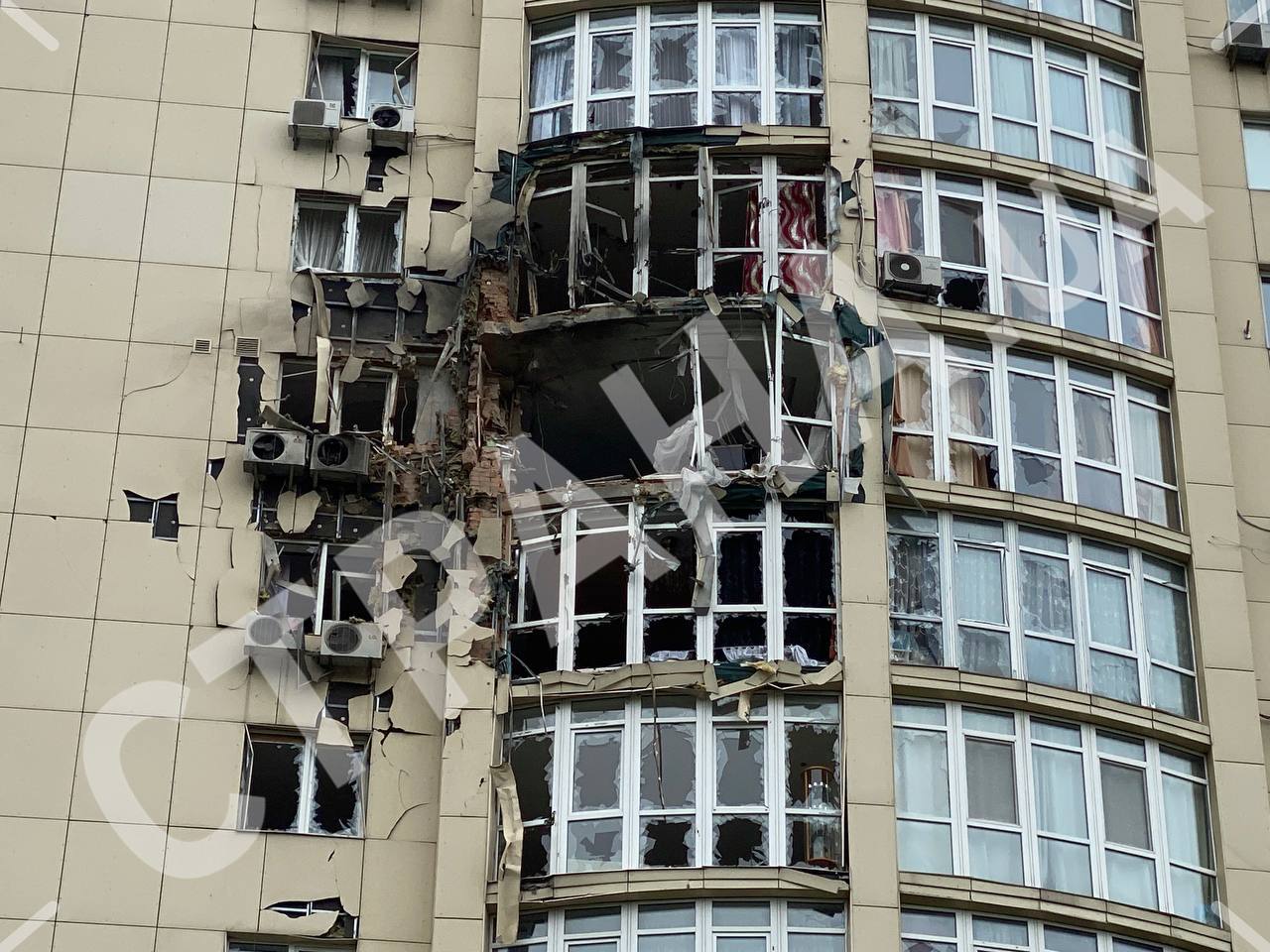 Как сейчас выглядит дом в Киеве, на который упали обломки дронов -
