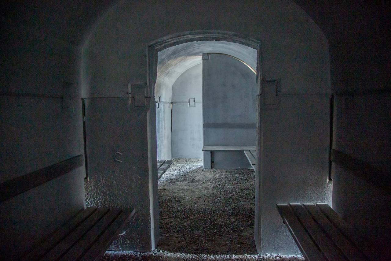 В Киеве установили первое мобильное укрытие из бетона -