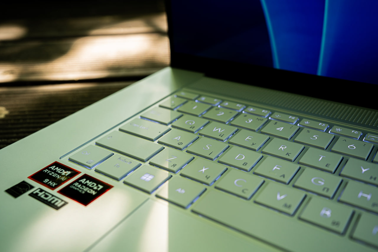 ASUS Zenbook S 16 ‒ ультрапортативний 16-дюймовий ноутбук зі штучним інтелектом фото 4 3