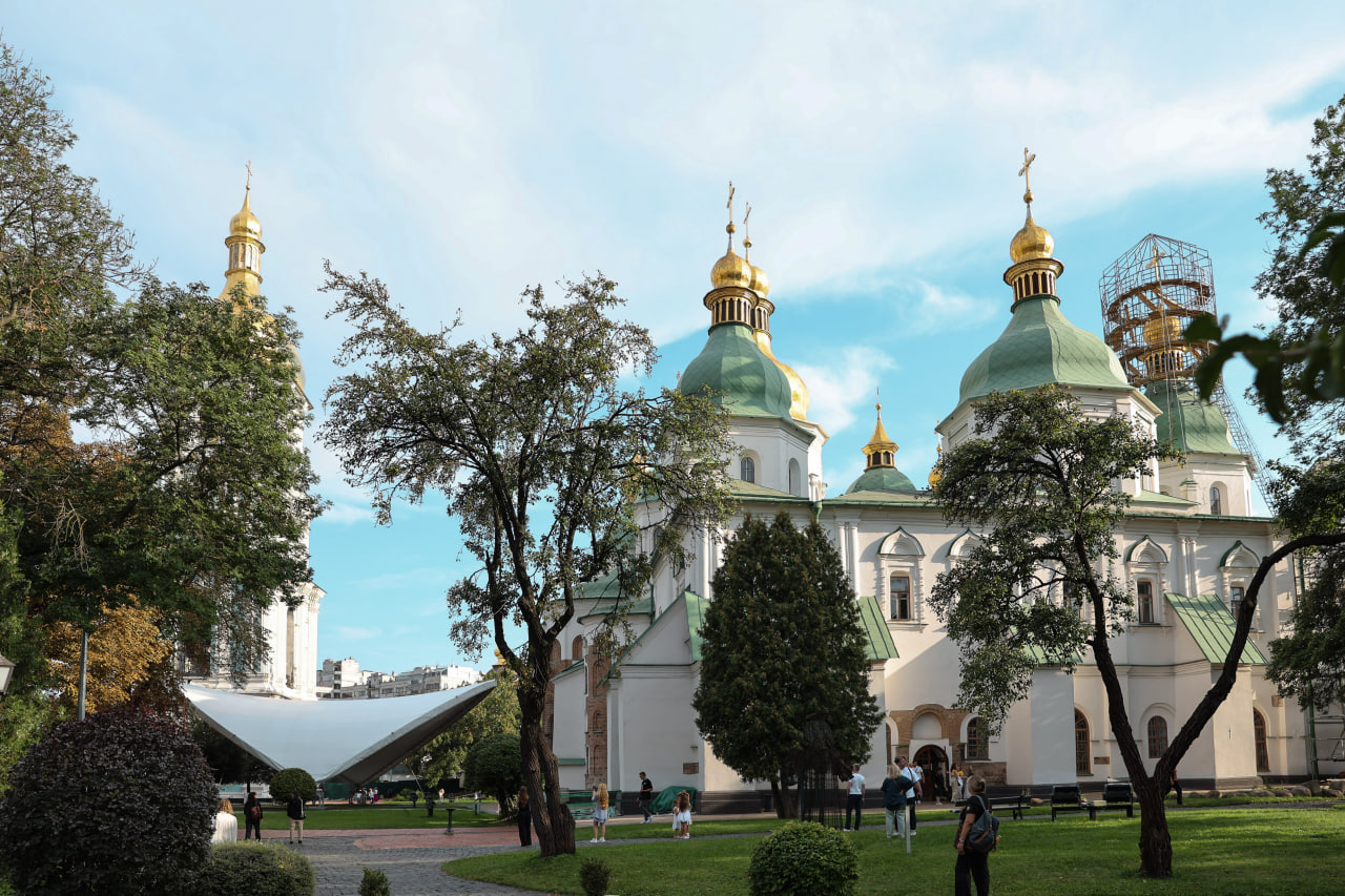 Re:Forma духу — в Києві уламок 400-річної липи Петра Могили перетворили на сучасну скульптуру фото 2 1