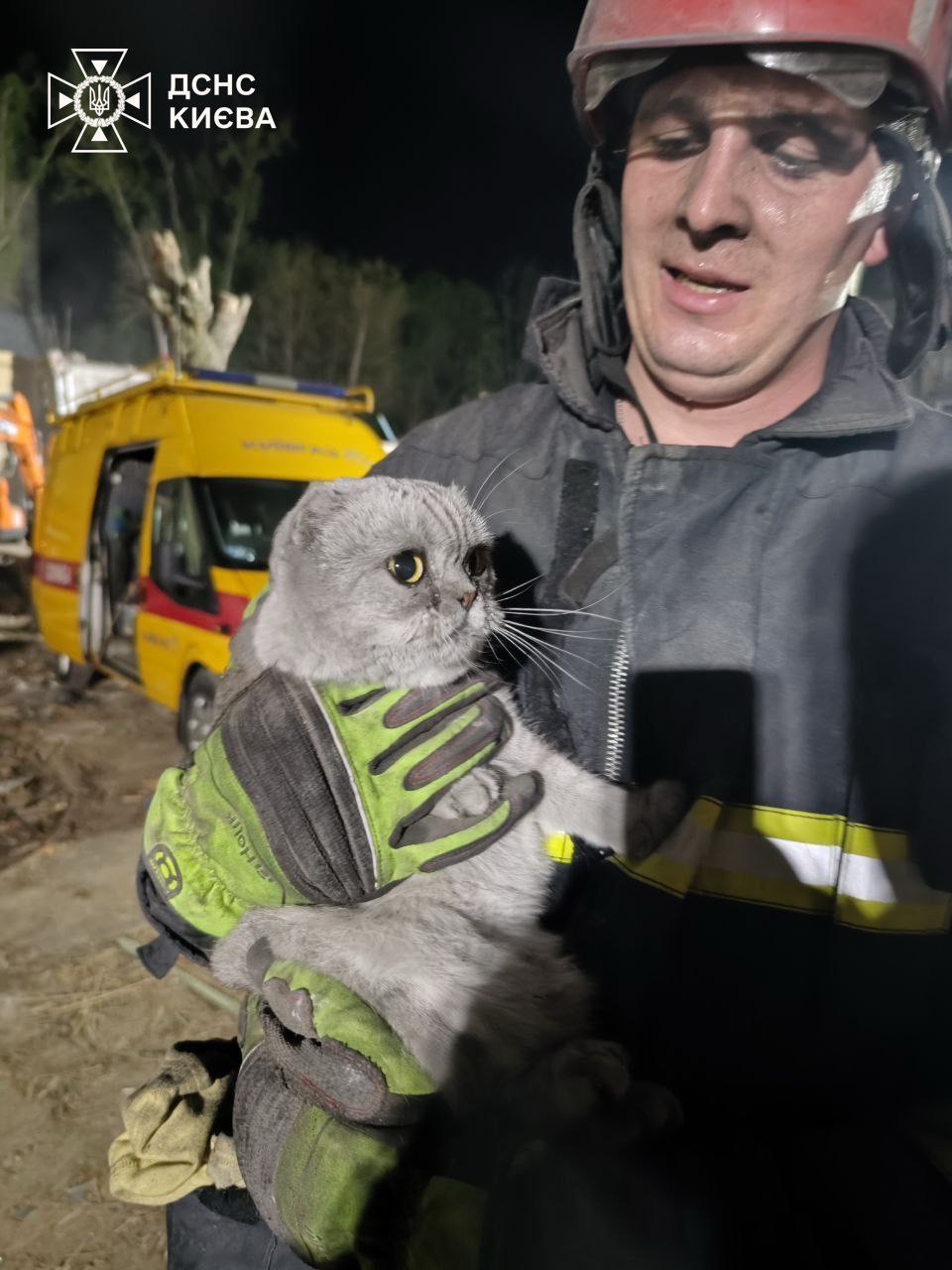В Киеве завершили поисково-спасательную операцию после удара.