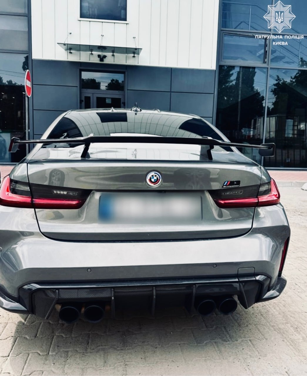 Автомобиль остановили. фото: Полиция Киева