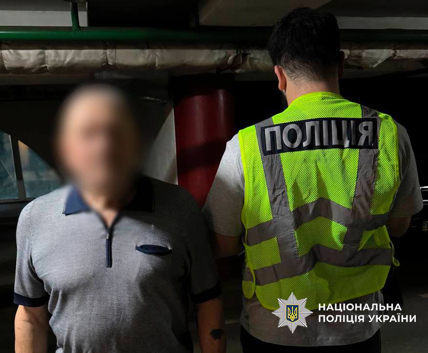 У Києві чоловік випадково вистрілив із рушниці та тяжко поранив жінку біля паркінгу фото 1