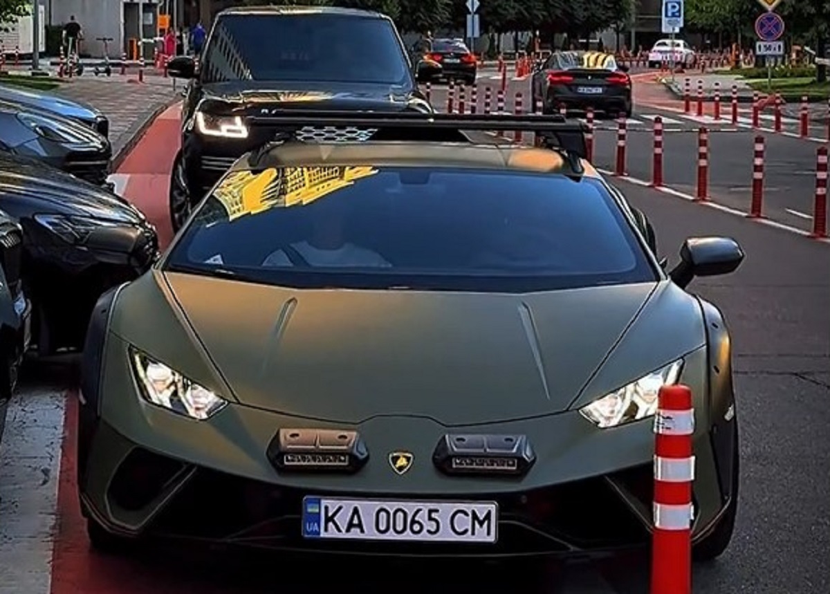 У Києві помітили унікальний позашляховий суперкар Lamborghini Huracan Sterrato фото 1