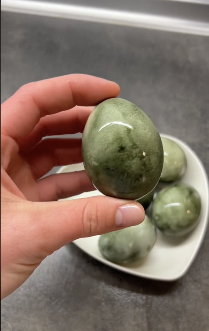 Зеленые пасхальные яйца &ndash;