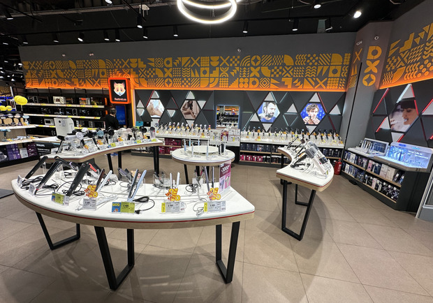 Стиль &laquo;вишиванки&raquo; й ексклюзивна бренд-зона Apple: що підготував оновлений Фокстрот у ТРЦ Ocean Plaza фото 3 2