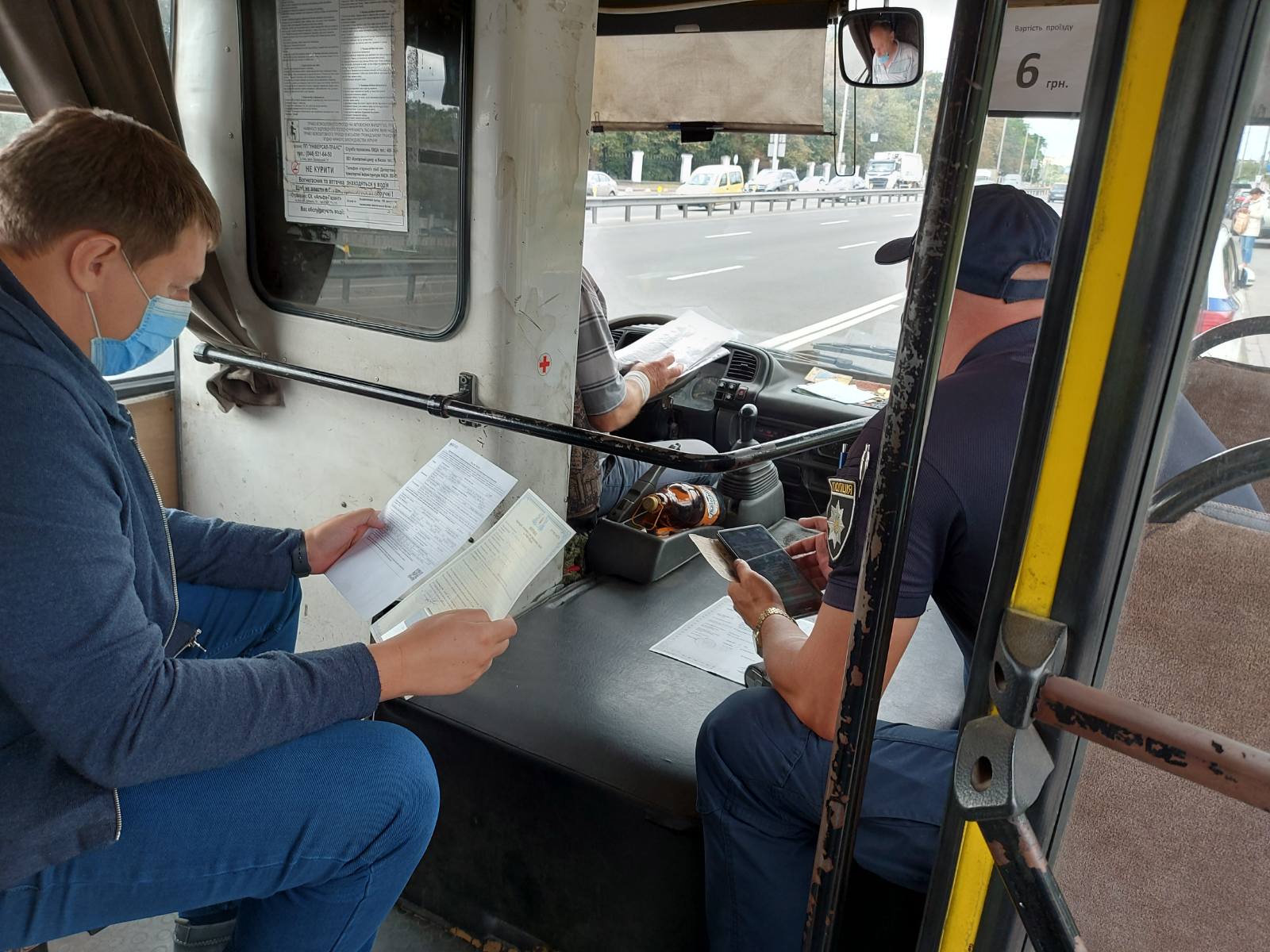 Водителей и перевозчика оштрафовали. Фото: пресс-служба департамента транспортной инфраструктуры КГГА