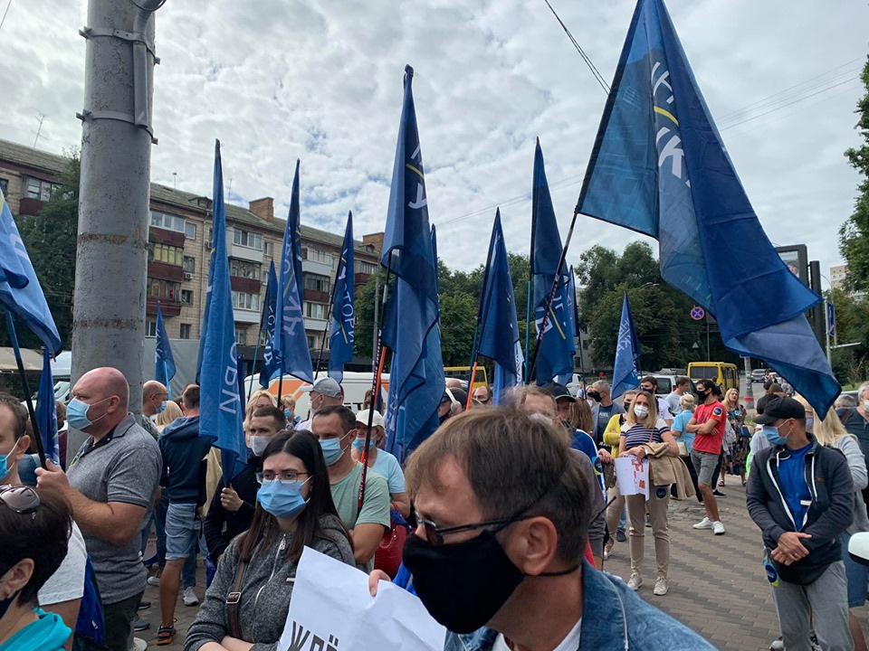 На митинг вышло более 300 человек Фото: golos