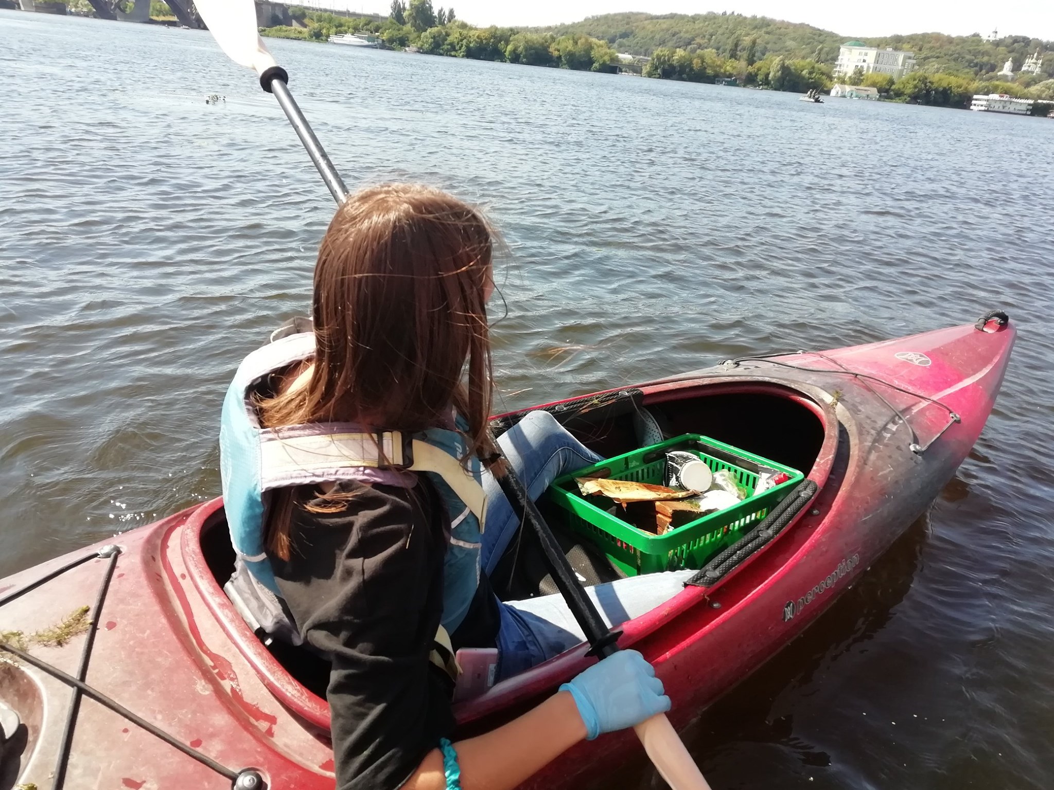 Вылавливали мусор на каяках. Фото: пресс-служба "Плесо"