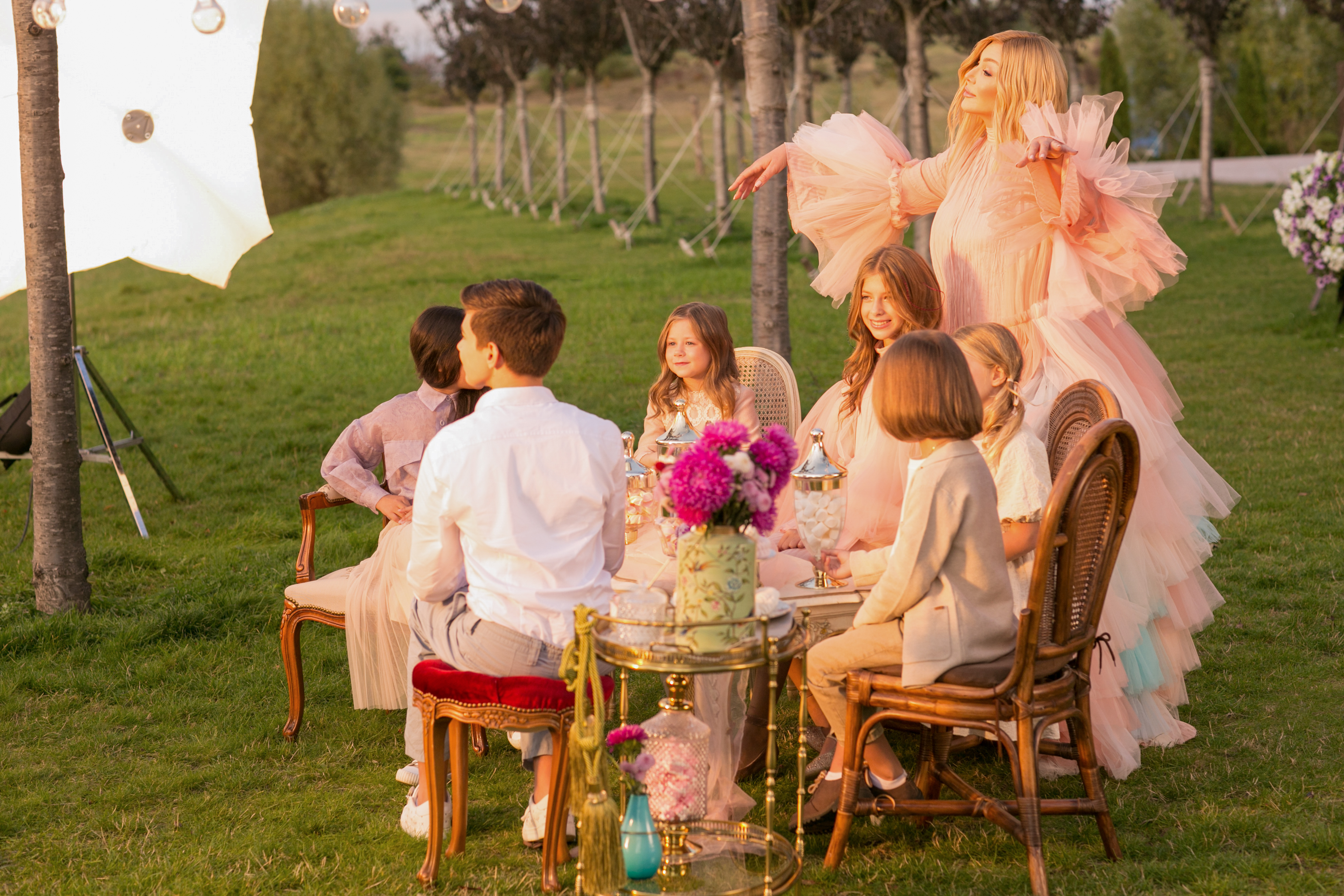 У кліпі знялося 14 дітей продюсерського центру Babyphotostars. Фото: бекстейдж