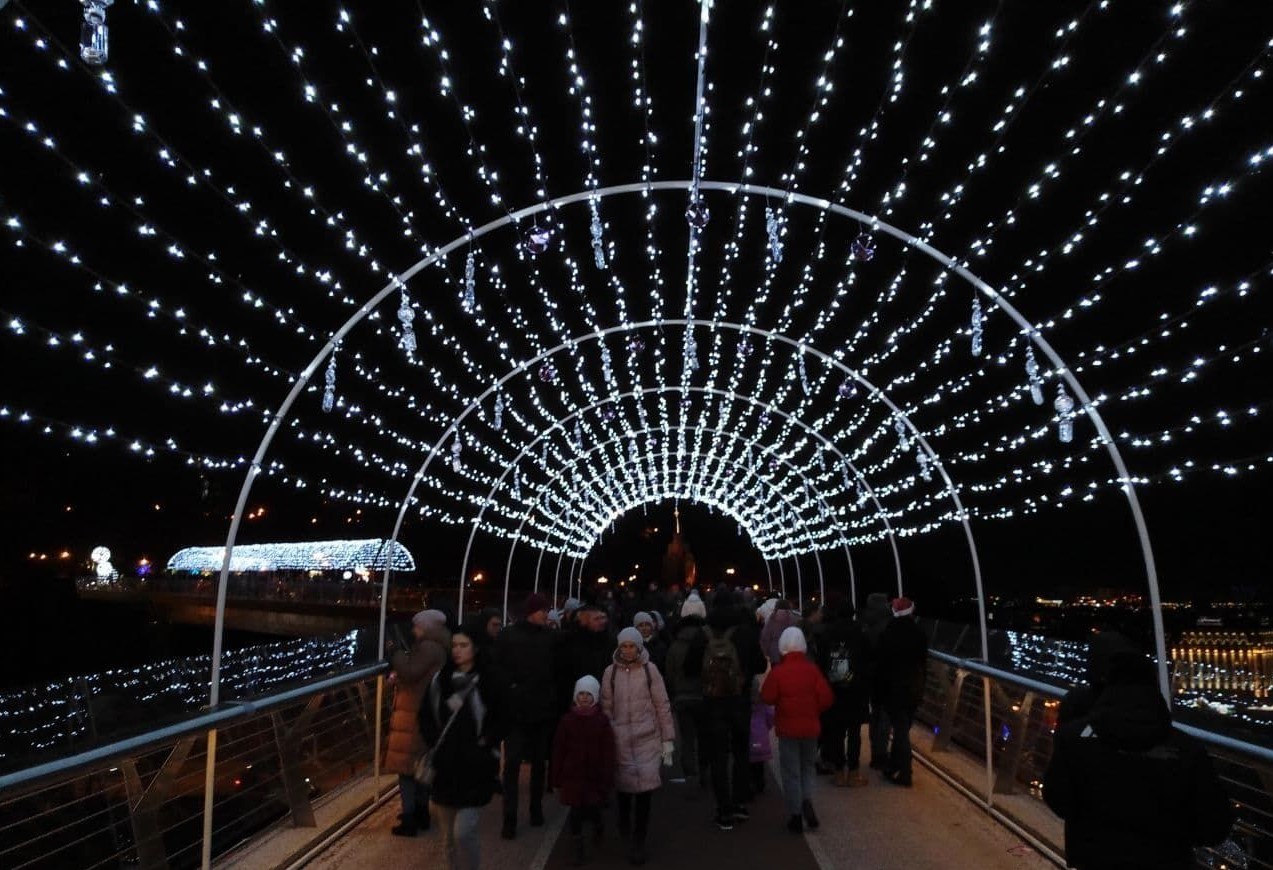 Туннель на мосту. Фото: Вечерний Киев