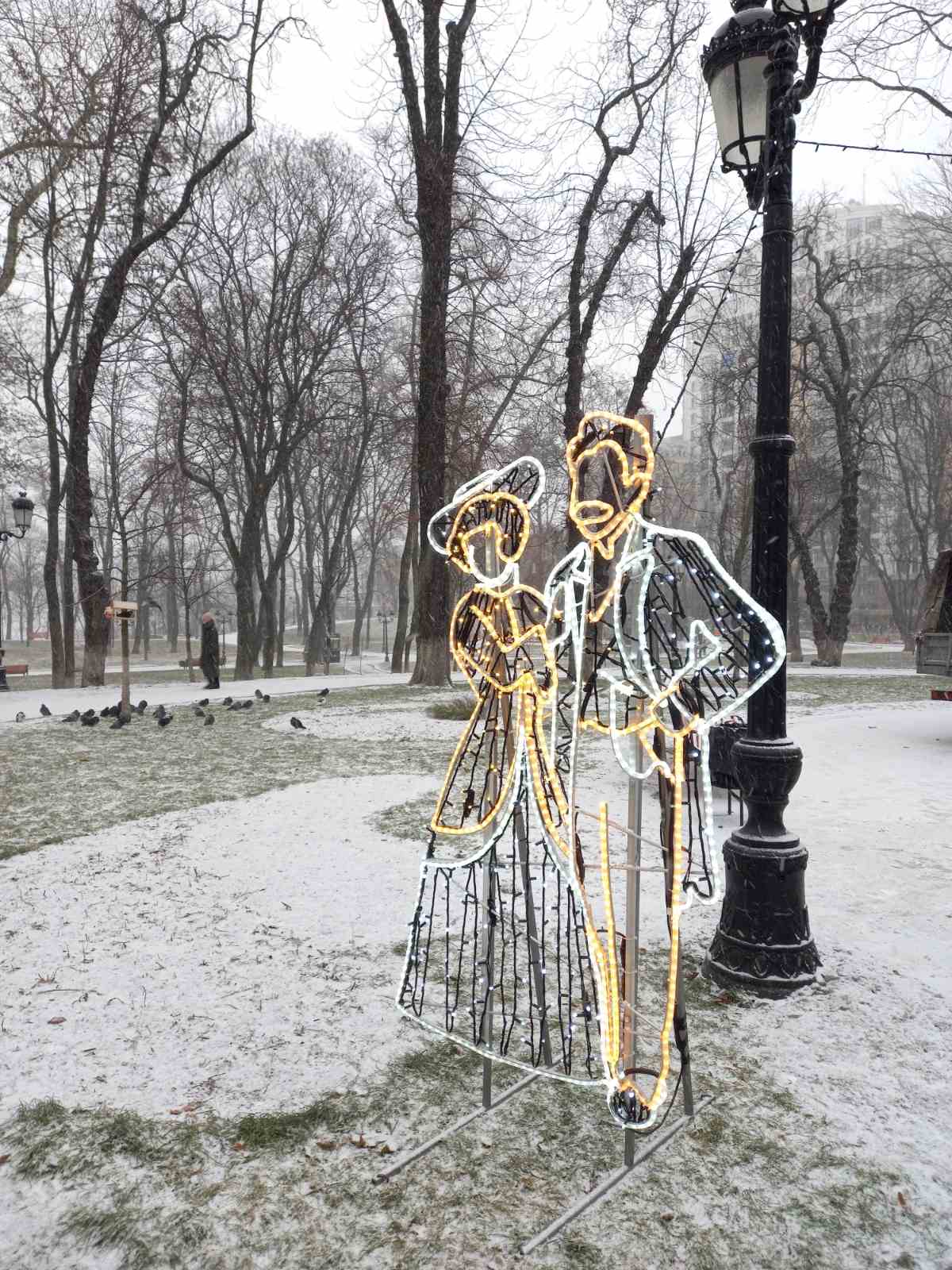 Светящиеся фигуры. Фото: КП СЗН Печерского района