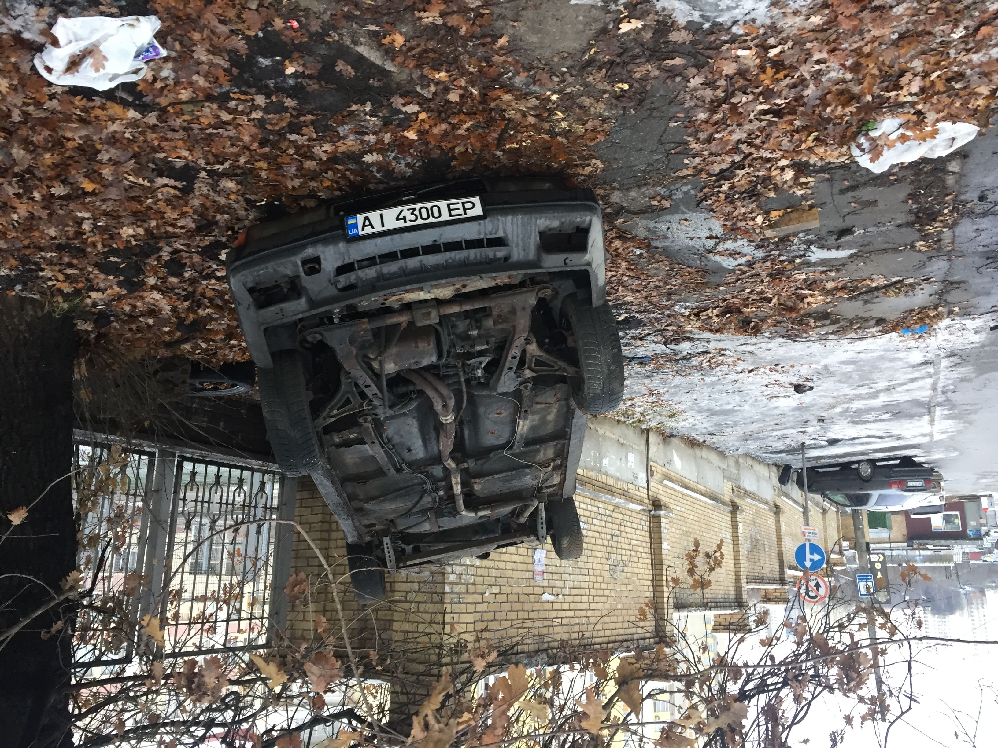 Вверх дном: в Соломенском районе жестоко наказали 