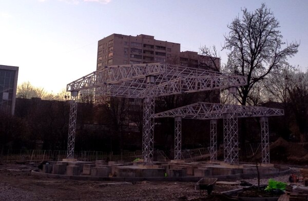 Каркас сцены.  Фото: Киевзеленстрой