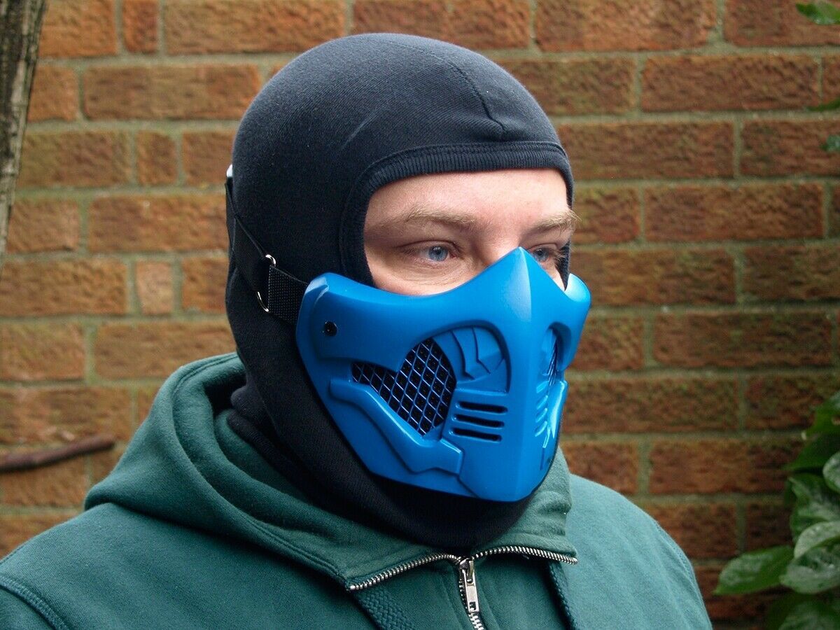 Респиратор в стиле Mortal Kombat. Фото: Пикабу