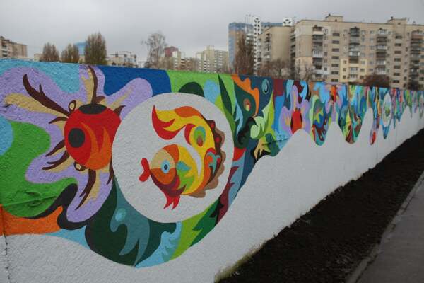 Длина росписи составляет 86 метров. Фото: пресс-служба Дарницкой администрации