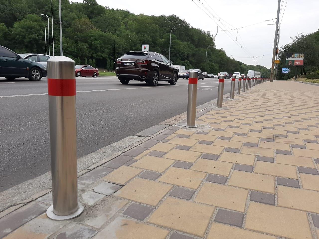 В этом году установили уже около шести тысяч столбиков против парковки фото: Facebook