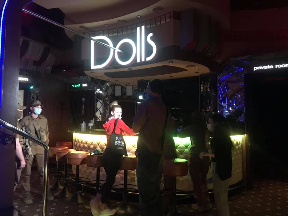 Танцовщиц отправили по домам фото: facebook муниципальной охраны