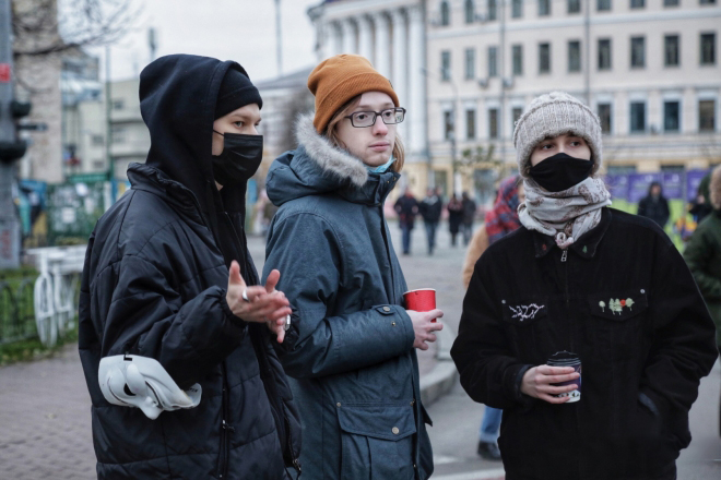 Активисты общаются с прохожими. Фото: Big Kyiv