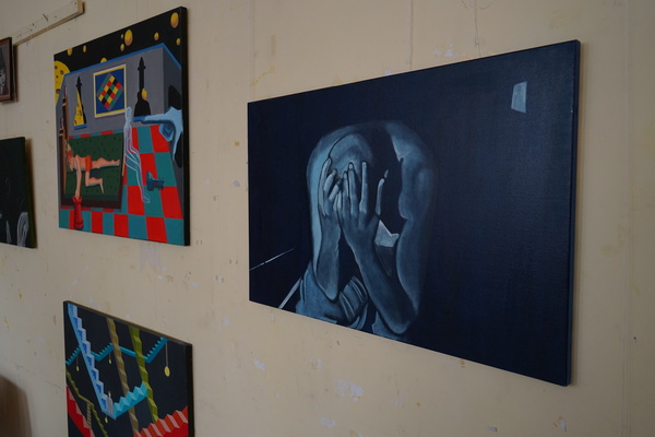 Картины, нарисованные пациентами. Фото: Игорь Руденко