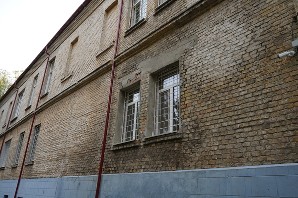 Окна Киевской городской психиатрической лечебницы №1. Фото: Игорь Руденко