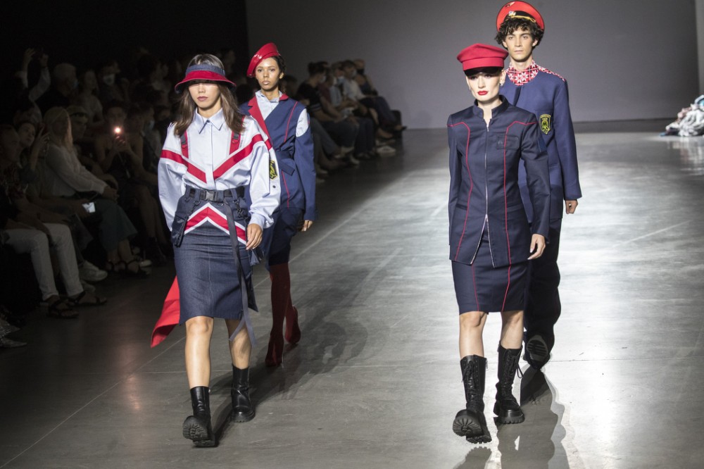 Образцы формы для работников киевского метро. Фото: пресс-служба КГГА