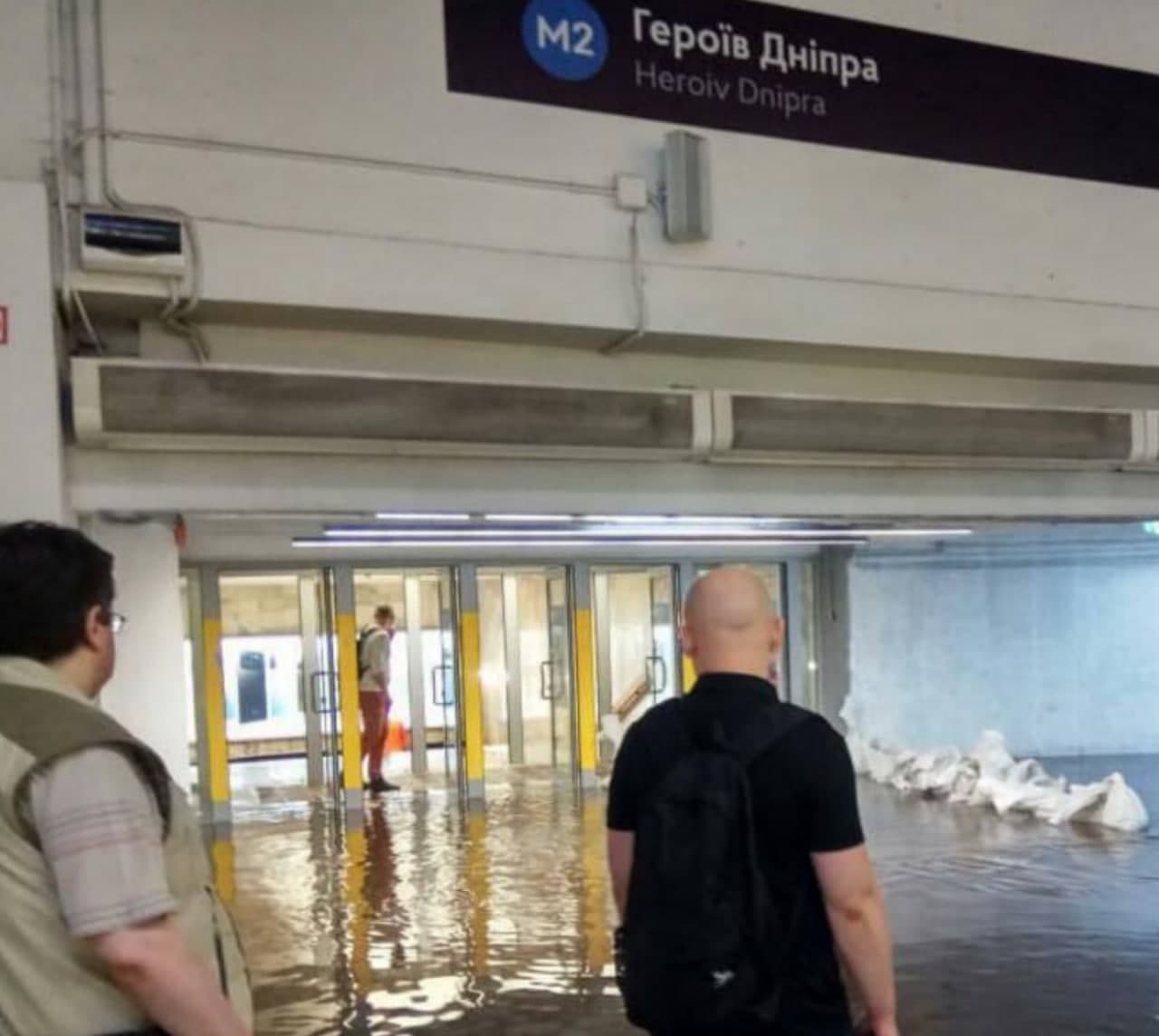 Станцию Героев Днепра затопило.jpg (75 KB)