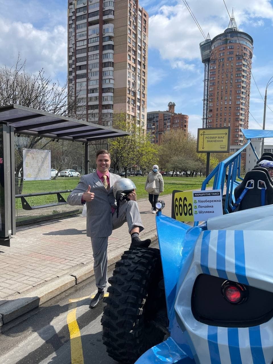 Антон Скуратов и маршрутка. Фото: Київ LIVE