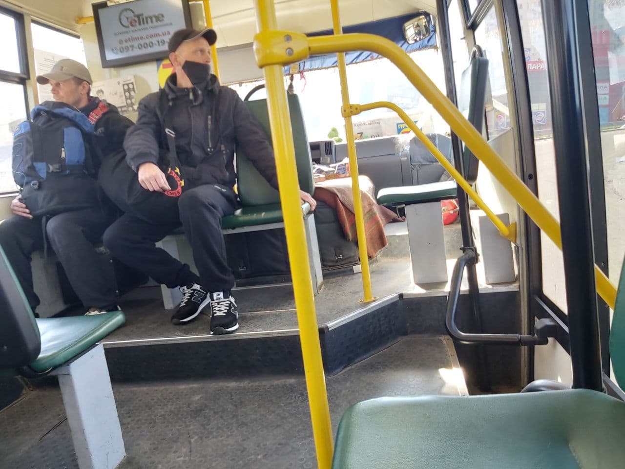 В некоторых маршрутках можно проехать без спецпропуска. Фото: Александр Марущак, "Сегодня"