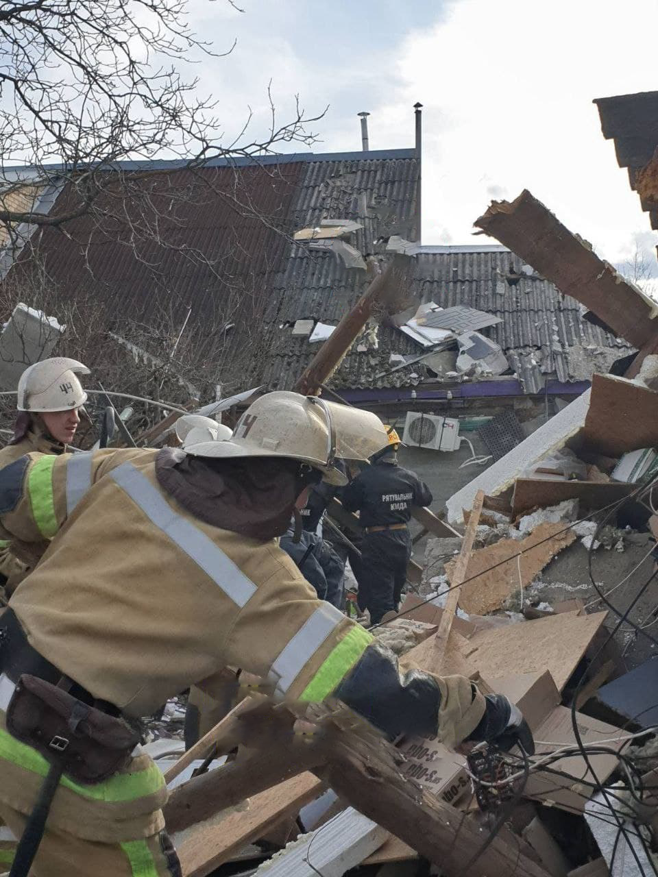 работы по устранению последствий взрыва все еще продолжаются. Фото: dtp.kiev.ua