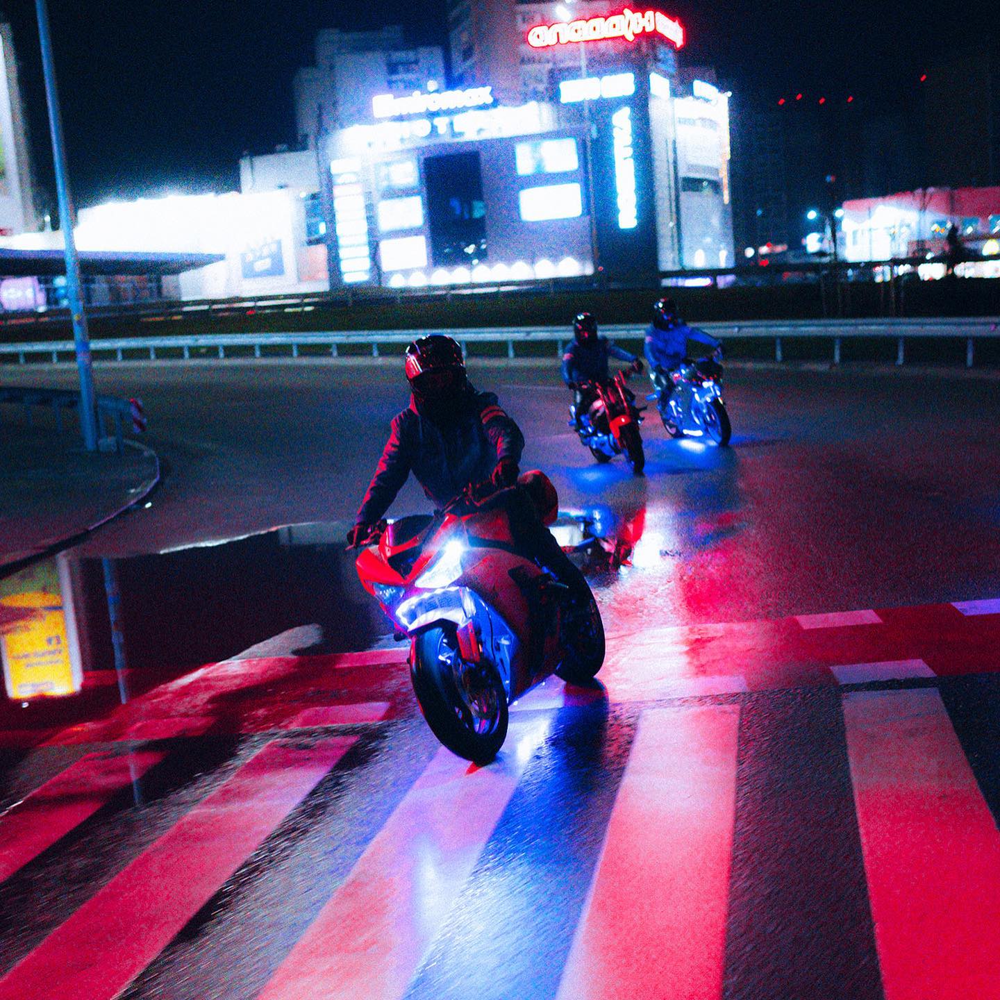 Кадр со съемок клипа возле ТРЦ Аладдин. Фото: Bullion Productions