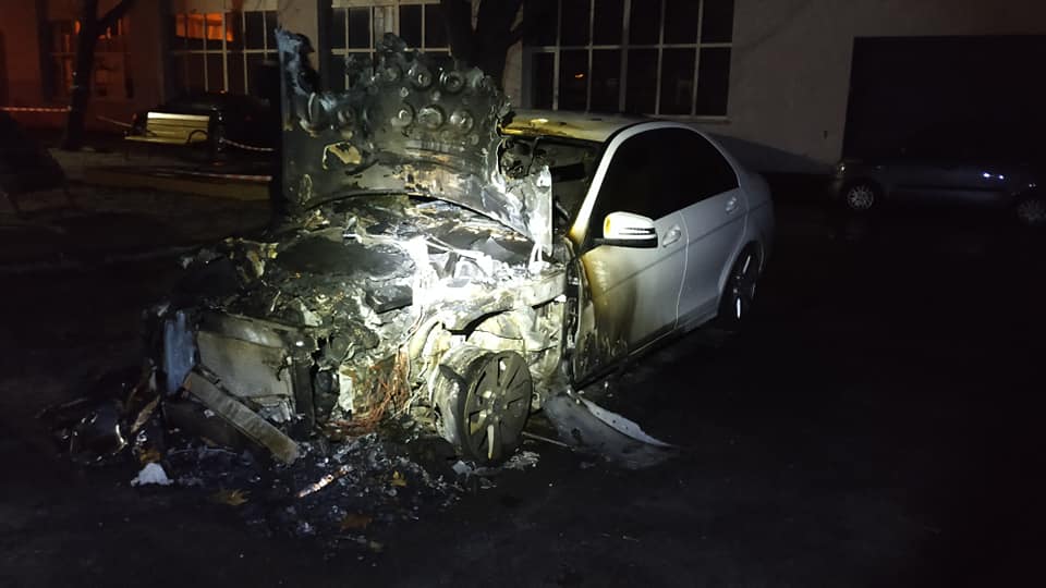 Сожженный автомобиль.  Фото: Facebook "Варта Голосієво"