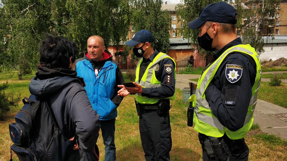 Воришек передали полицейским. Фото: КП по УЗН Днепровского района