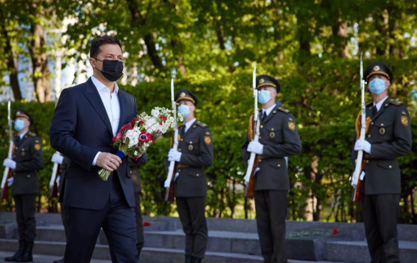 Зеленский прибыл к могиле неизвестного солдата. Фото: Сегодня