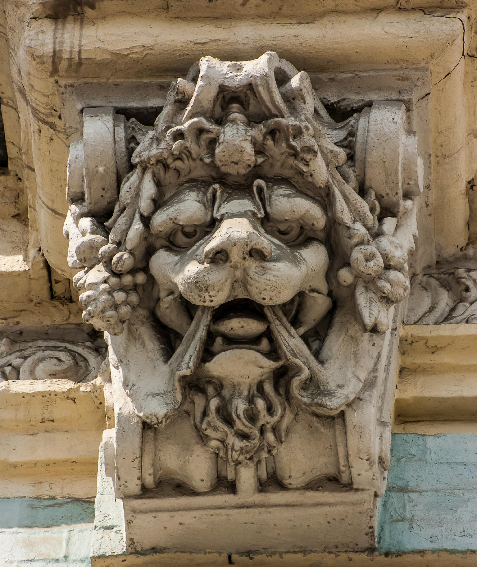 Маскарон на Антоновича, 48. Фото: guardians.kiev.ua